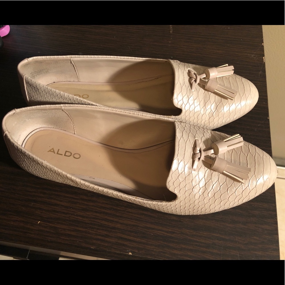 ALDO Women‘s round toe leather beige loafers